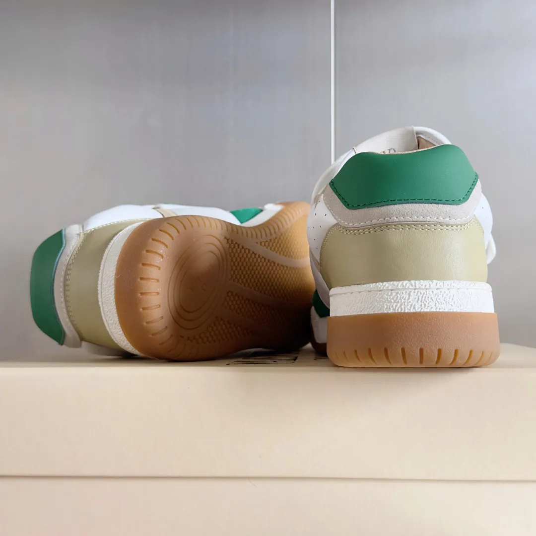[Valentino] P: 880💰 Couple model, size: ▪️Size: Women's model 35-40 / Men's model 39-44 (45 customized) Valentino Valentino Couple model Joie de Jouer series Velcro Thick sole Bread shoes Couple model Casual sports shoes White shoes Original purchase and development Production Joie de Jouer series The style is simple but not out of style. The pure white base is paired with fresh green and soft beige, and the unique Velcro design highlights your personality. Every detail tells the fashion and quality. Wear it, take a confident step, and start the fashion journey. Exquisite packaging at the delivery counter🛍📦 ▪️Fabrics: Original custom imported first-layer cowhide ▪️Inner lining: Original custom-made soft sheepskin lining ▪️Outsole: Original open-molded anti-slip TPU material ▪️Sole thickness: 3.5CM